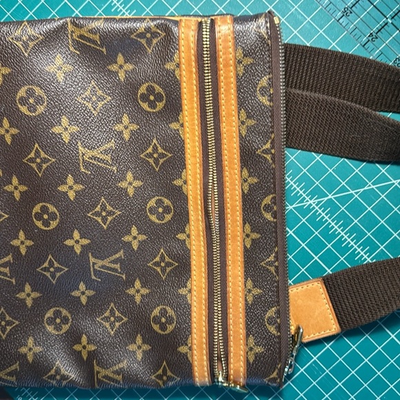 Louis Vuitton Monogram Pochette Bosphore - Picture 6 of 16